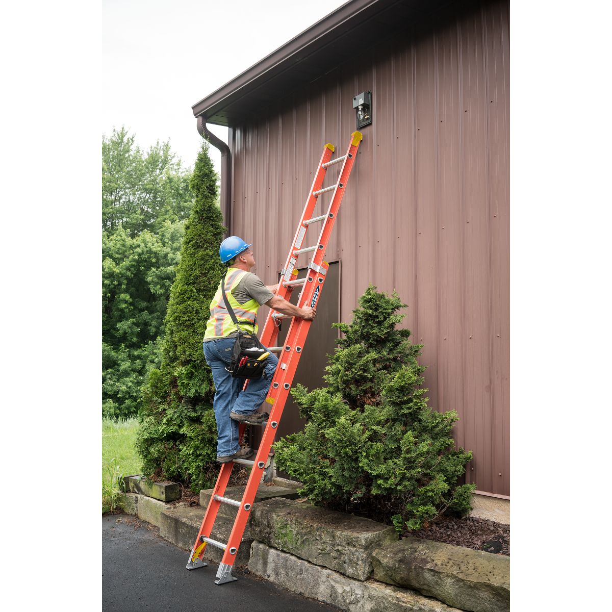 16ft Type IA Fiberglass D-Rung Extension Ladder D6216-2