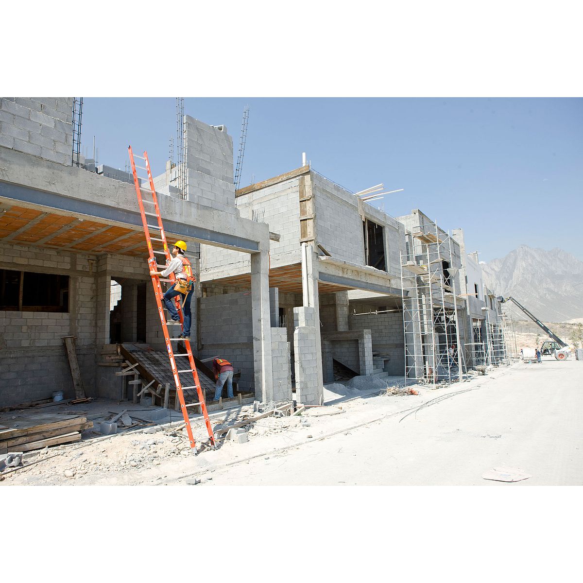 16ft Type IA Fiberglass D-Rung Extension Ladder D6216-2