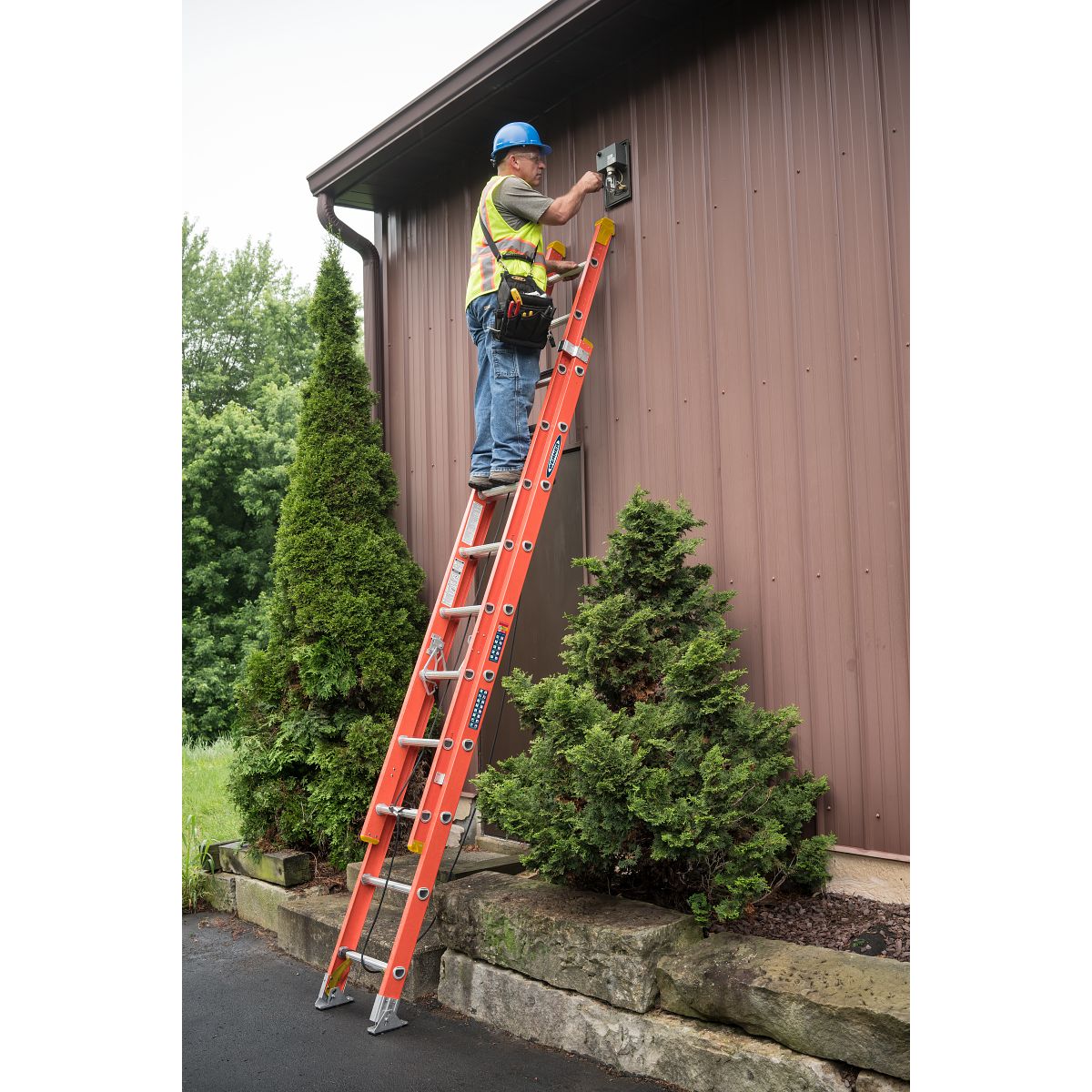 16ft Type IA Fiberglass D-Rung Extension Ladder D6216-2