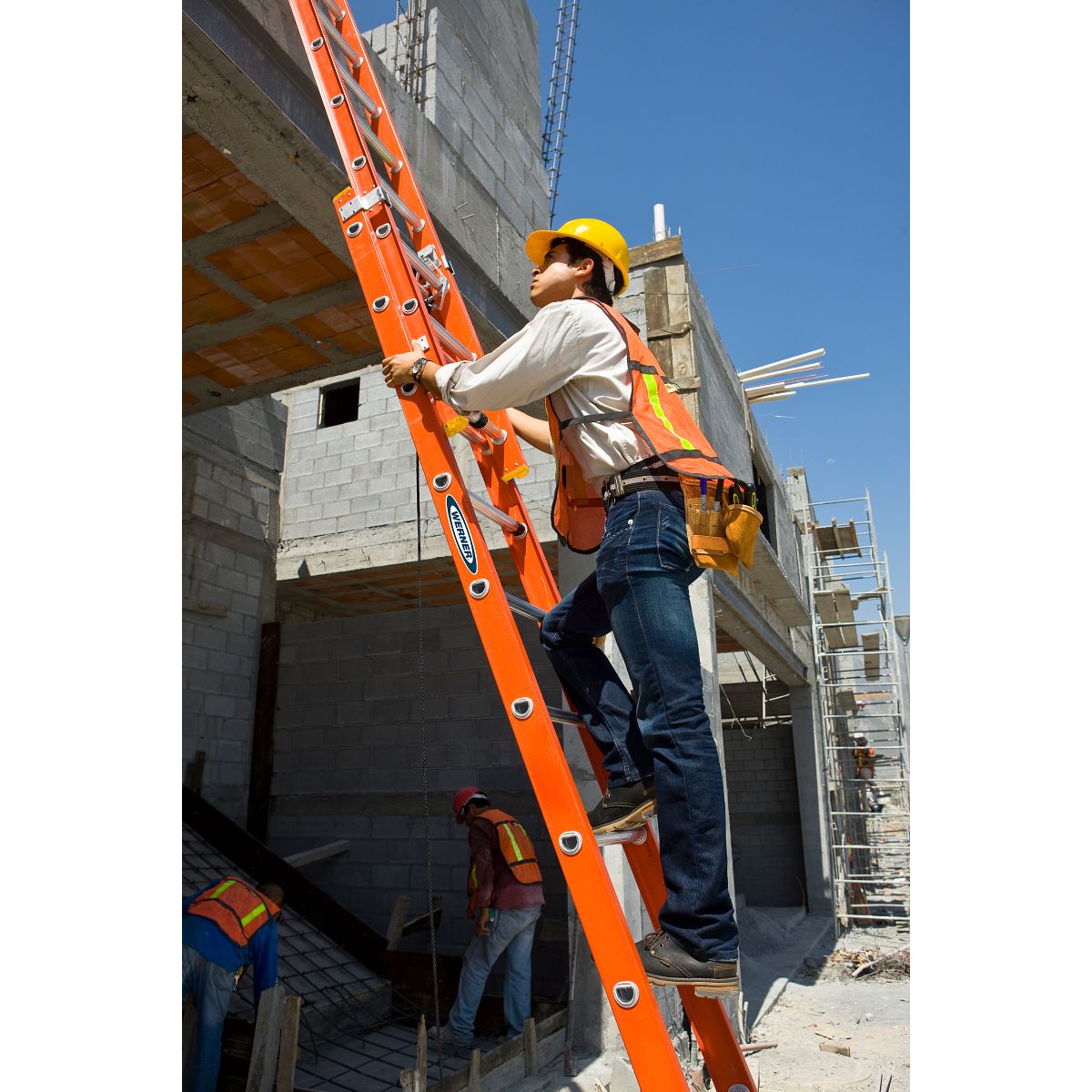 16ft Type IA Fiberglass D-Rung Extension Ladder D6216-2