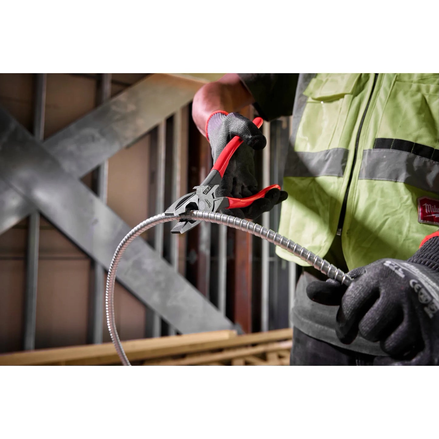 Milwaukee MT500 9" Lineman's Dipped Grip Pliers