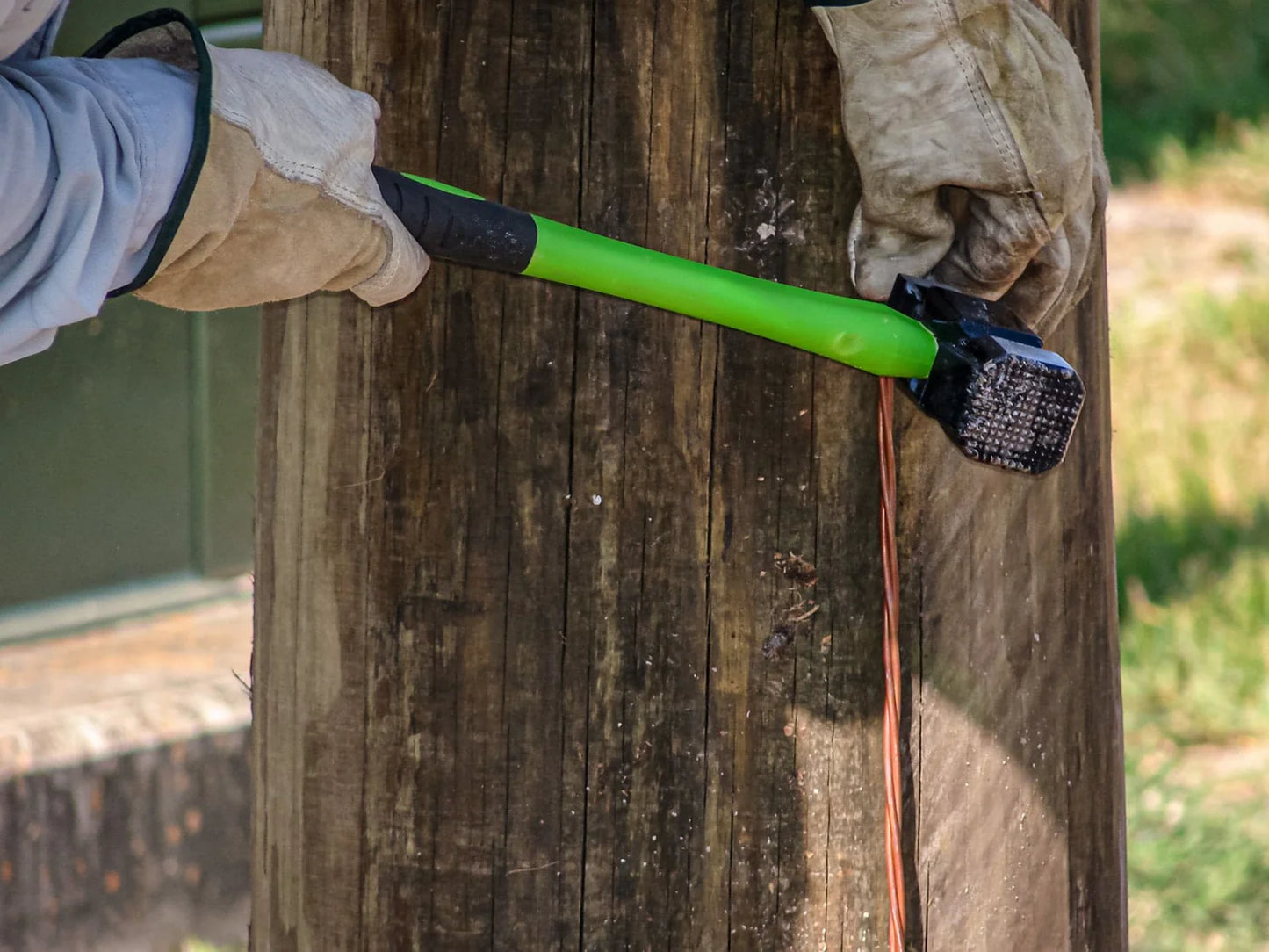 MADI Milled Lineman Hammer 35 oz with Fiberglass Handle, Staple Puller, and J Hook Remover MLH-1